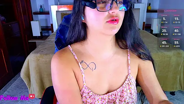 scarlleth  online show from December 2, 2025, 12:21 pm