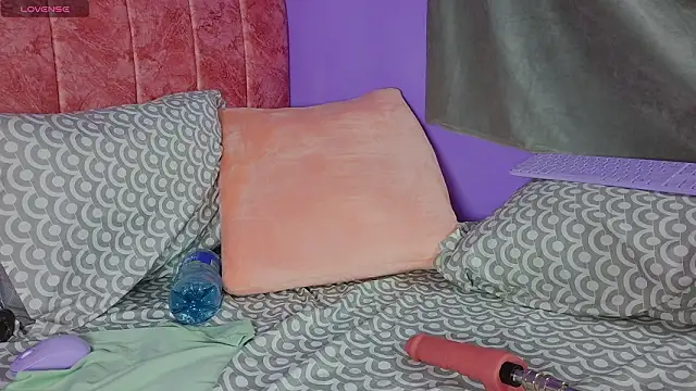 scarlleth  online show from February 17, 2026, 1:40 pm