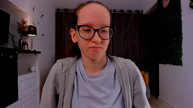 Snapshot of BettyBrowni chatting on February 13, 2025, 7:10 pm BettyBrowni online show from February 13, 2025, 7:10 pm