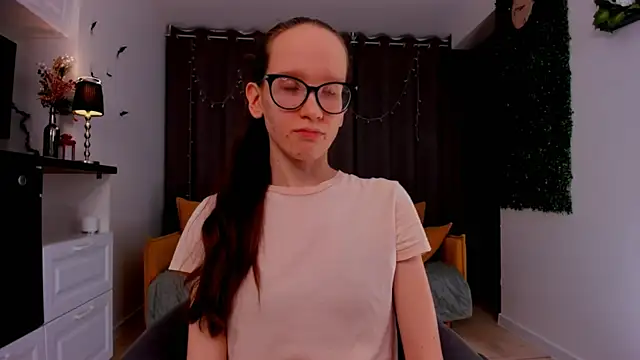 Snapshot of BettyBrowni chatting on February 14, 2025, 1:13 am BettyBrowni online show from February 14, 2025, 1:13 am