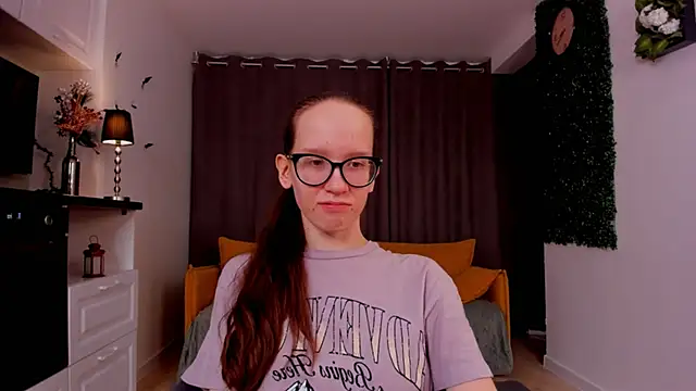 Snapshot of BettyBrowni chatting on March 5, 2025, 1:21 am BettyBrowni online show from March 5, 2025, 1:21 am