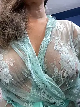 Isakeys  online show from April 18, 2026, 3:27 pm