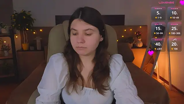 Viola  Shy online show from April 4, 2026, 8:06 pm