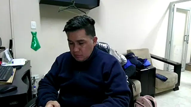 ferchoDC78 online show from April 4, 2026, 4:33 am