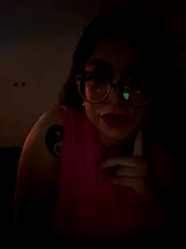 Lucrecia 33 online show from December 18, 2025, 9:48 am