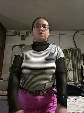 Lucrecia 33 online show from March 3, 2026, 3:56 am