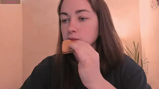 cClandesTina online show from November 7, 2025, 2:28 pm