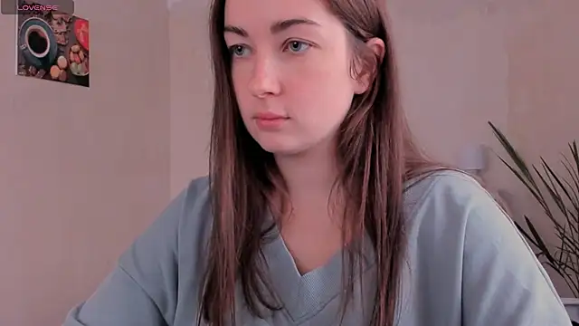 cClandesTina online show from November 8, 2025, 11:43 am