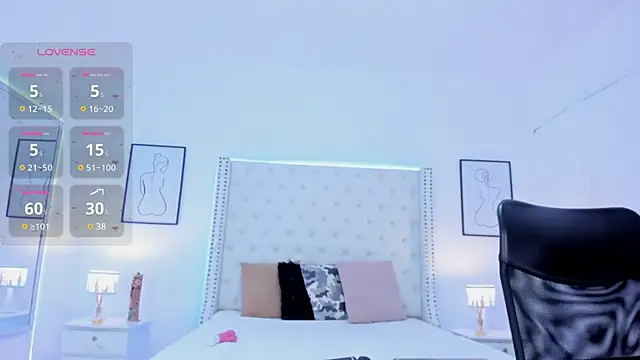 Coco Balenciaga  online show from February 11, 2025, 3:18 pm