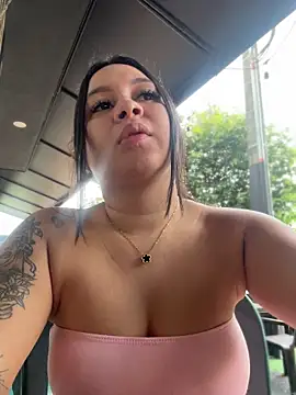 Pretty Isadora online show from November 30, 2025, 5:39 pm