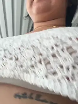 Snapshot of Pretty_Isadora chatting on July 3, 2026, 8:37 pm Pretty Isadora online show from July 3, 2026, 8:37 pm