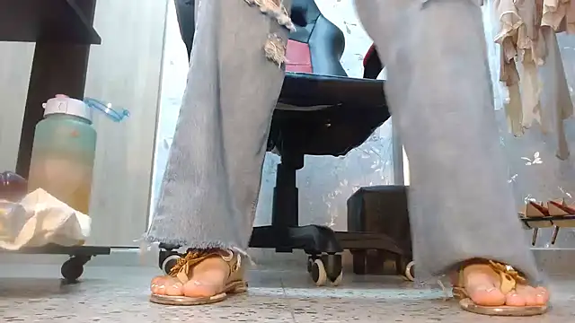 Samantabrown  online show from December 19, 2025, 11:39 am