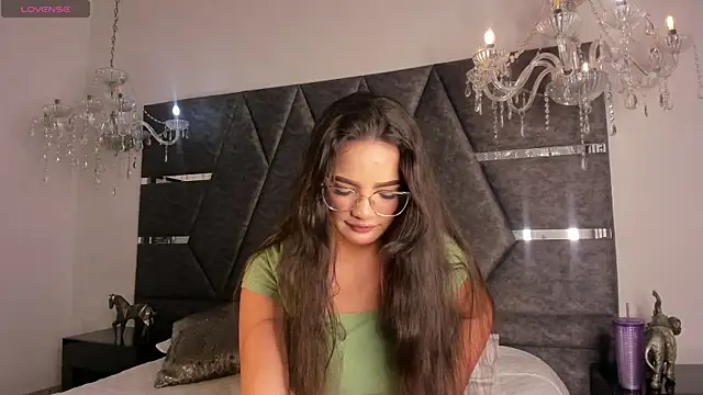 IsabellaGrey19 online show from September 22, 2025, 7:05 pm