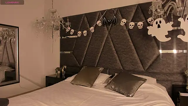 IsabellaGrey19 online show from October 28, 2025, 8:00 pm