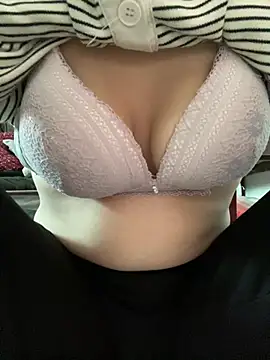 Milk Mom99 online show from March 25, 2026, 4:29 am