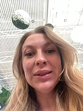 Sweet   Emily online show from November 4, 2025, 11:42 am