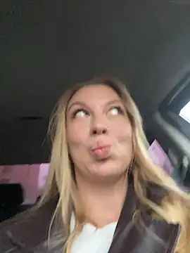 Sweet   Emily online show from November 7, 2025, 12:38 pm