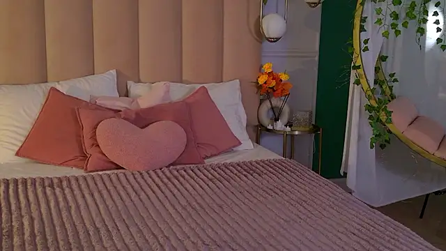 Eva Natsumi online show from December 2, 2024, 5:26 am