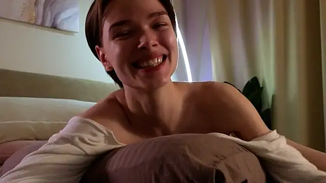 Eva Natsumi online show from March 5, 2025, 12:00 pm