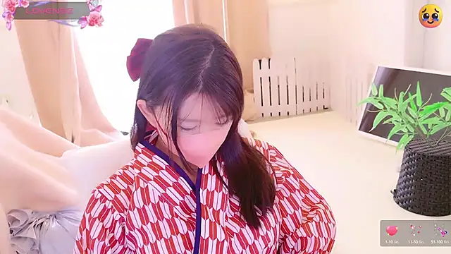 Snapshot of maii- chatting on March 17, 2025, 10:49 pm maii- online show from March 17, 2025, 10:49 pm