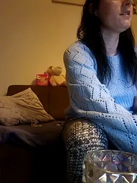 Snapshot of Jasmin-White chatting on December 3, 2024, 8:06 pm Jasmin-White online show from December 3, 2024, 8:06 pm