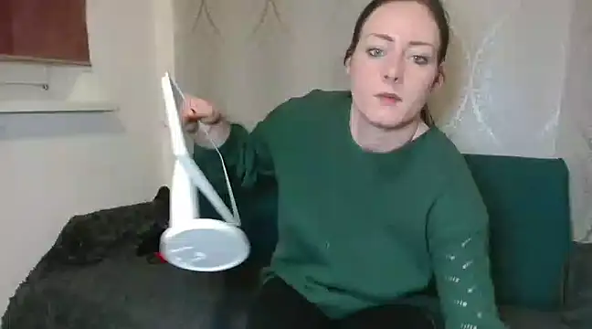 Snapshot of Jasmin-White chatting on December 20, 2024, 5:18 pm Jasmin-White online show from December 20, 2024, 5:18 pm