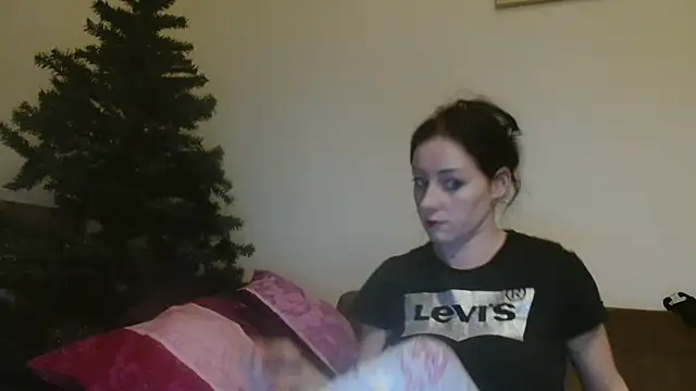 Snapshot of Jasmin-White chatting on January 15, 2025, 7:01 pm Jasmin-White online show from January 15, 2025, 7:01 pm