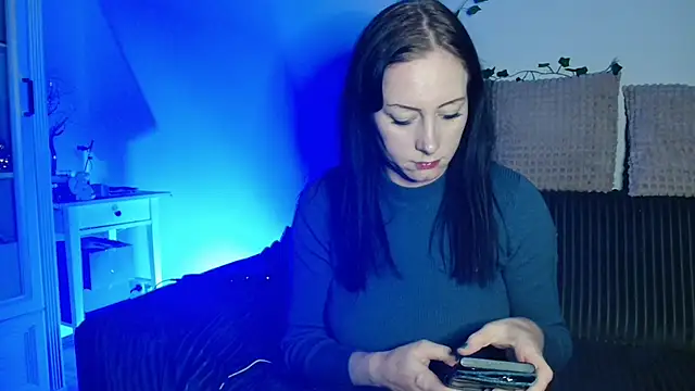 Snapshot of Jasmin-White chatting on October 2, 2025, 4:47 pm Jasmin-White online show from October 2, 2025, 4:47 pm