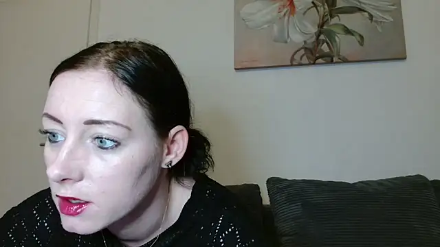 Snapshot of Jasmin-White chatting on October 14, 2025, 2:18 pm Jasmin-White online show from October 14, 2025, 2:18 pm