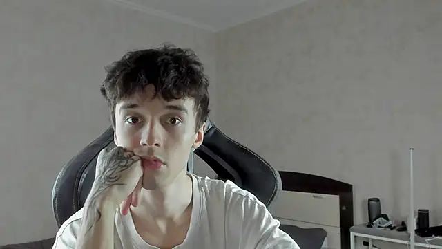 MasonWarholl online show from March 5, 2026, 2:18 am