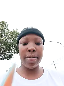 Snapshot of Mayo01_ chatting on January 1, 2025, 1:05 pm Mayo01 online show from January 1, 2025, 1:05 pm