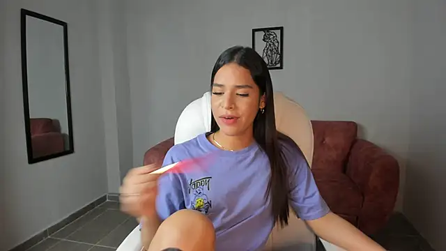 Alice23jones online show from February 6, 2025, 8:02 pm