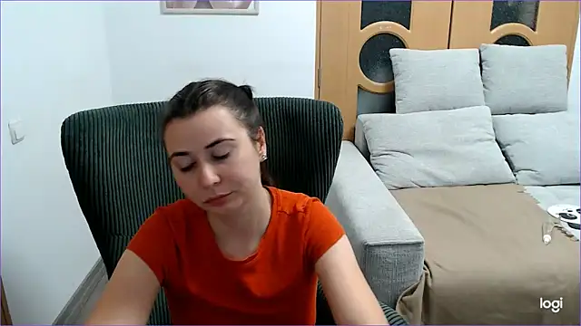 VioletaFlower7 online show from December 2, 2025, 9:21 pm