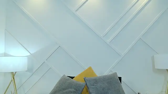 Juliabadlee online show from May 16, 2026, 11:36 pm