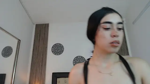 Julieta De Los Angeles online show from December 29, 2024, 8:11 am