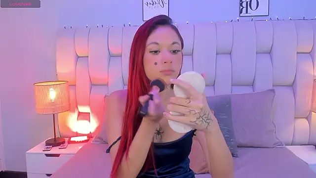 SkinnyFoxy online show from February 5, 2026, 7:51 pm