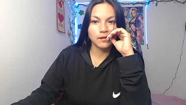 Snapshot of Zafiroweb09 chatting on December 11, 2024, 4:39 am Zafiroweb09 online show from December 11, 2024, 4:39 am