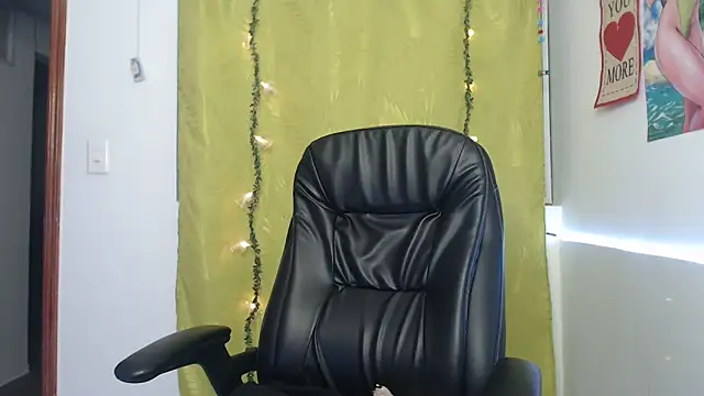 Snapshot of Zafiroweb09 chatting on January 22, 2025, 1:10 am Zafiroweb09 online show from January 22, 2025, 1:10 am