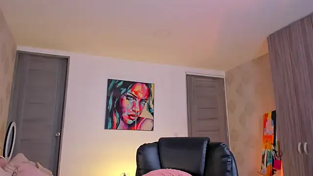 martinaaricci online show from December 5, 2024, 6:33 pm