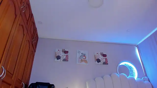 martinaaricci online show from November 12, 2025, 12:16 pm