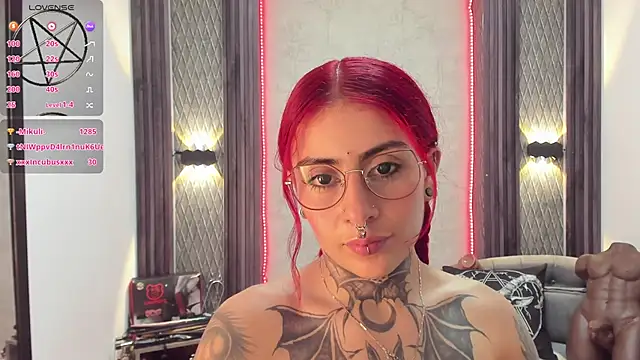 selene red  online show from February 20, 2025, 6:46 pm