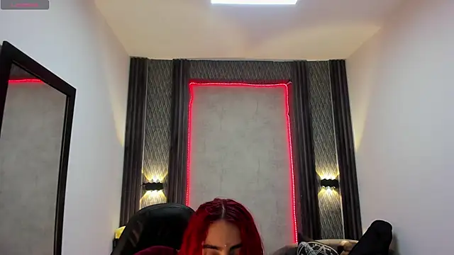 selene red  online show from March 21, 2025, 12:39 pm