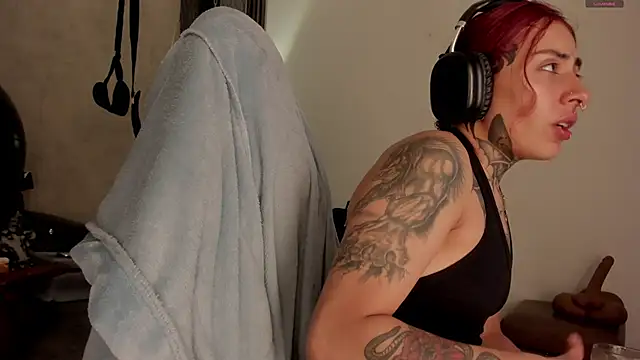 selene red  online show from October 31, 2025, 1:56 pm