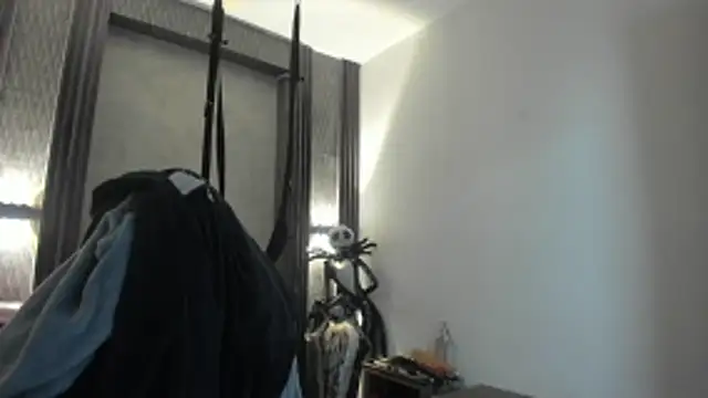 selene red  online show from December 17, 2025, 3:51 pm