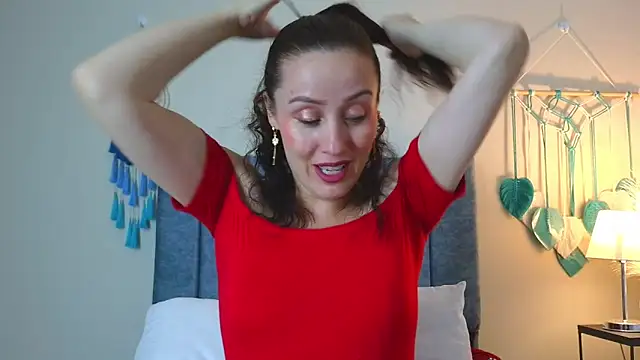 IberianMoonMK online show from November 14, 2025, 2:16 pm