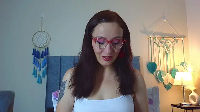 IberianMoonMK online show from November 24, 2025, 5:23 pm