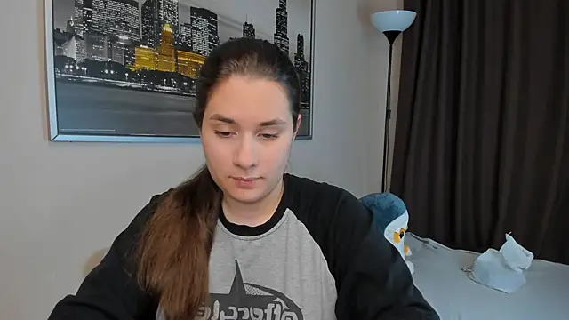 Snapshot of LunaWines chatting on February 15, 2025, 7:39 pm LunaWines online show from February 15, 2025, 7:39 pm