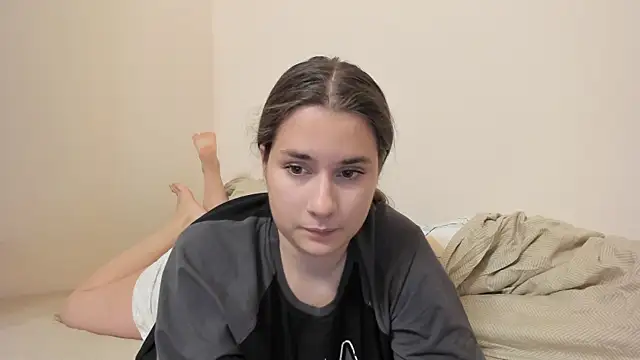 Snapshot of LunaWines chatting on October 4, 2025, 8:51 pm LunaWines online show from October 4, 2025, 8:51 pm