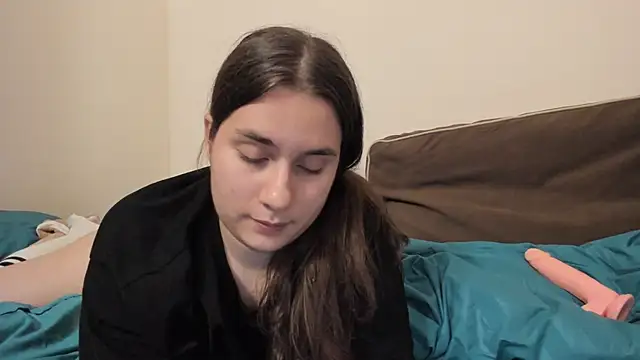 Snapshot of LunaWines chatting on October 11, 2025, 9:02 pm LunaWines online show from October 11, 2025, 9:02 pm