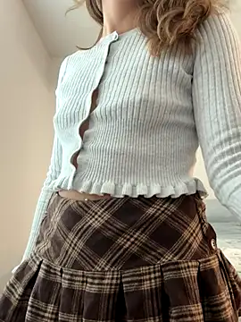 Snapshot of 18petitewhitegirl chatting on October 17, 2025, 12:25 am 18petitewhitegirl online show from October 17, 2025, 12:25 am